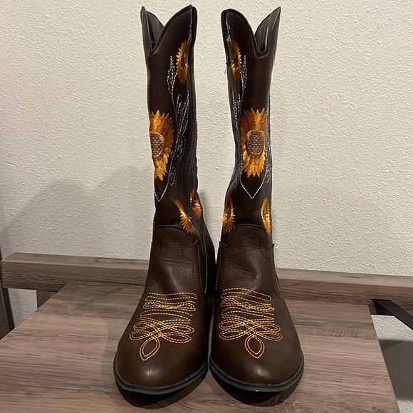 Women’s Sunflower Cowboy Boots - Picture 4 of 9